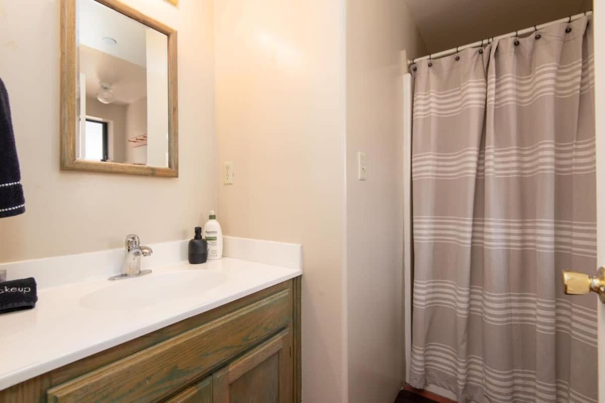 Renovated Lodge - Room 2 With Pool Access Joshua Tree Extérieur photo