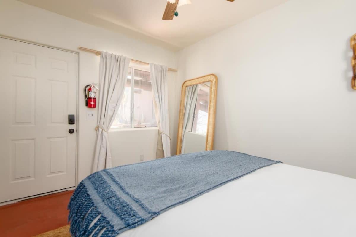 Renovated Lodge - Room 2 With Pool Access Joshua Tree Extérieur photo
