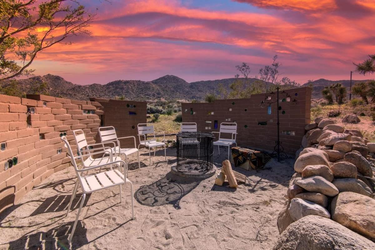 Renovated Lodge - Room 2 With Pool Access Joshua Tree Extérieur photo