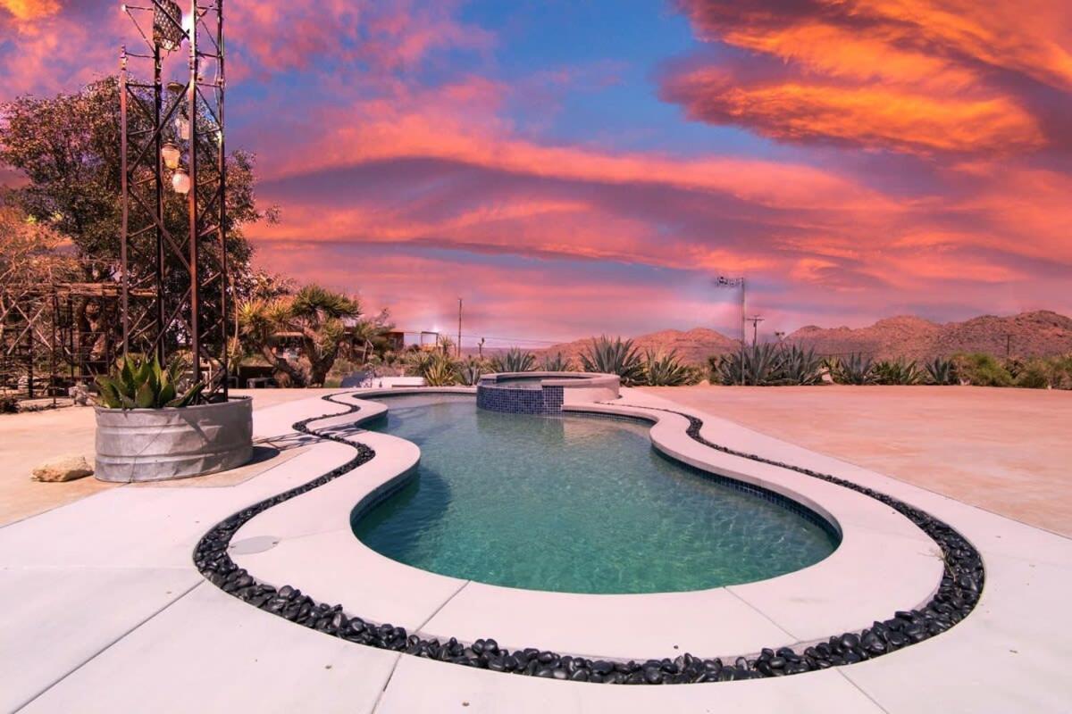 Renovated Lodge - Room 2 With Pool Access Joshua Tree Extérieur photo