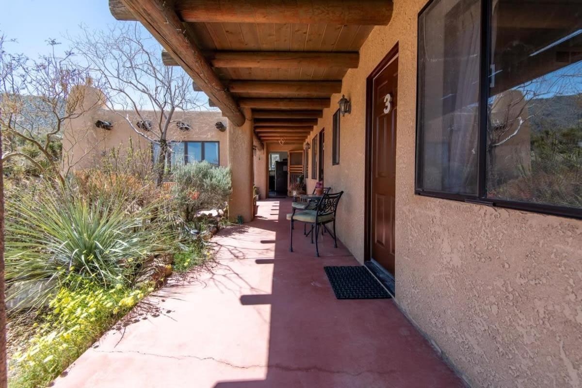 Renovated Lodge - Room 2 With Pool Access Joshua Tree Extérieur photo